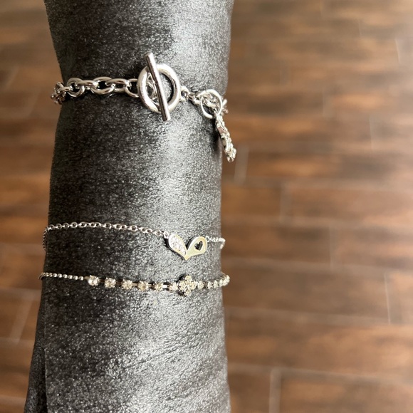 3/$25❤️Bracelet bundle (4 pcs) - Picture 3 of 11